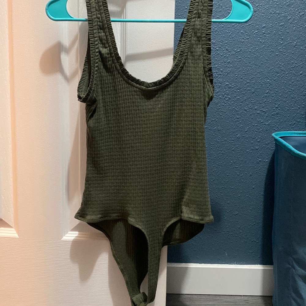 Green body suit with ruffled sleeves